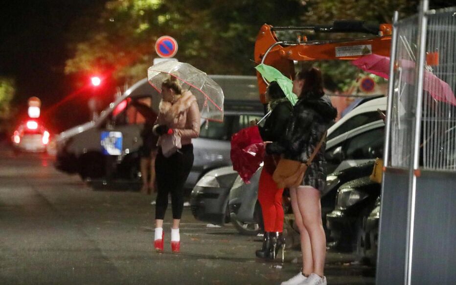 La Prostitution Dans Les Quartiers Chauds De Paris Cit s Sensibles De la-prostitution-dans-les-quartiers-chauds-de-paris-cit-s-sensibles-de
